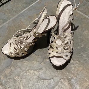 Jessica Simpson pumps